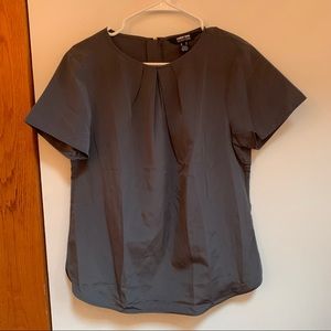 3 for $15 ✨ Pleated front professional gray blouse